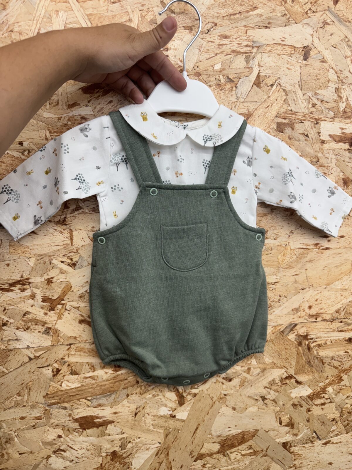OUTLET(1 Y 6MESES)